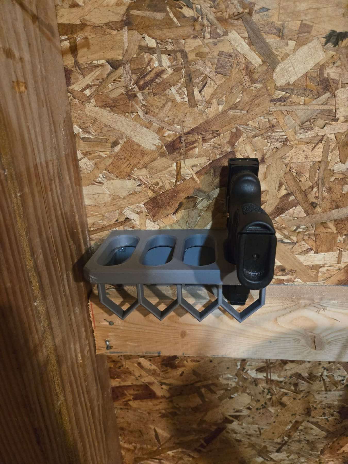 Gun safe/wall mount for pistols