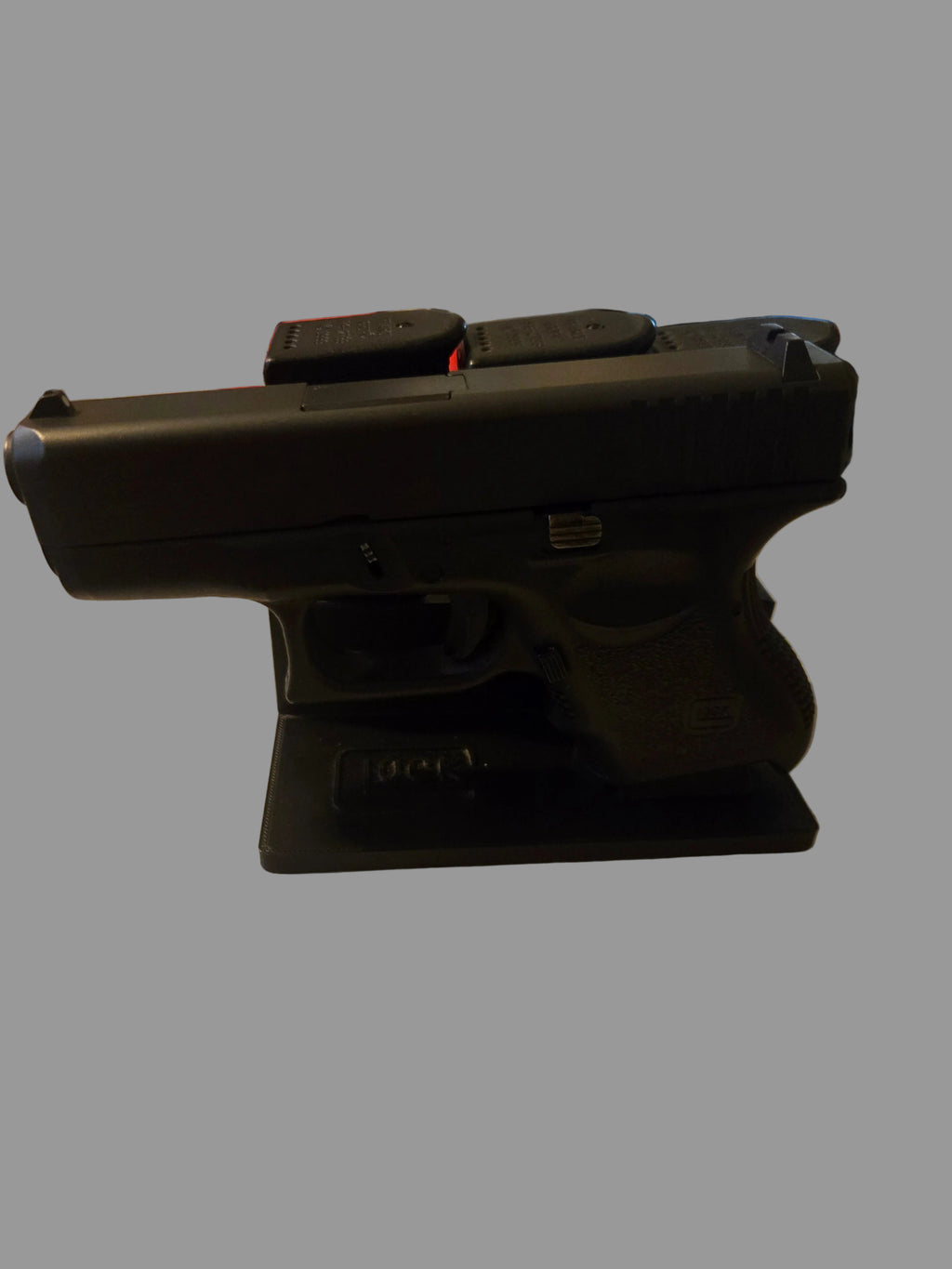 Night stand pistol display